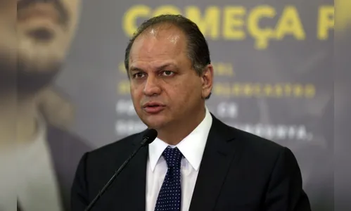 TRE cassa mandatos de deputados Ricardo Barros e Jonas Guimarães