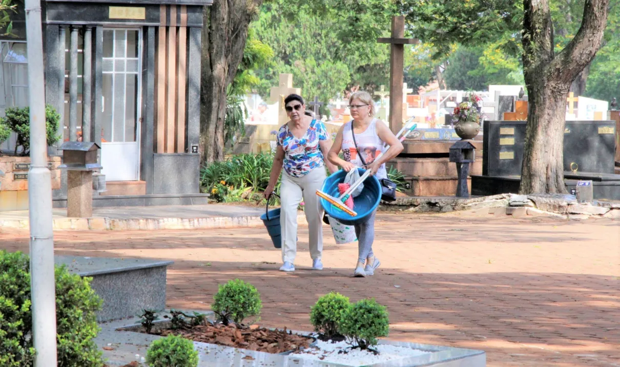 Cemitério Municipal estabelece prazo para reformas e limpeza de túmulos para o feriado de Finados