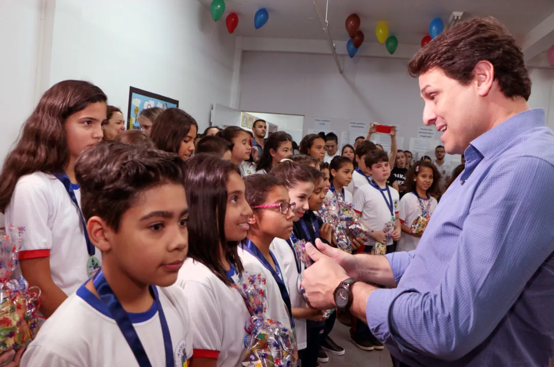 Concurso Televisando premia professores e alunos da rede municipal de Apucarana