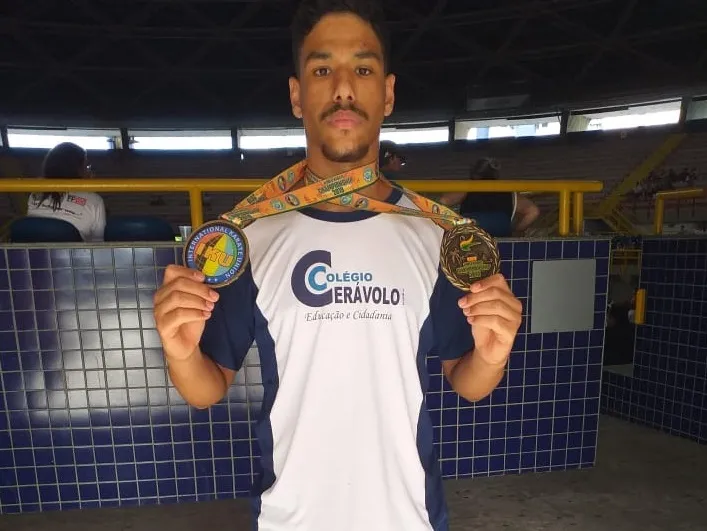 Atleta apucaranense conquista medalhas no Campeonato Mundial de Karatê