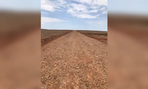 Secretaria de Agricultura realiza melhorias em estrada rural, em Sabáudia