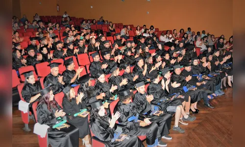 Arapongas realiza formatura da 1ª turma de alunos dos cursos IFPR-EAD