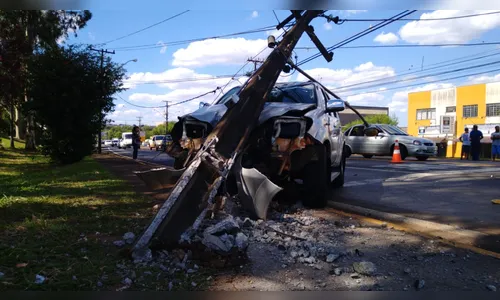 Motorista dorme ao volante e bate contra poste na BR-369, em Apucarana; VEJA O VÍDEO