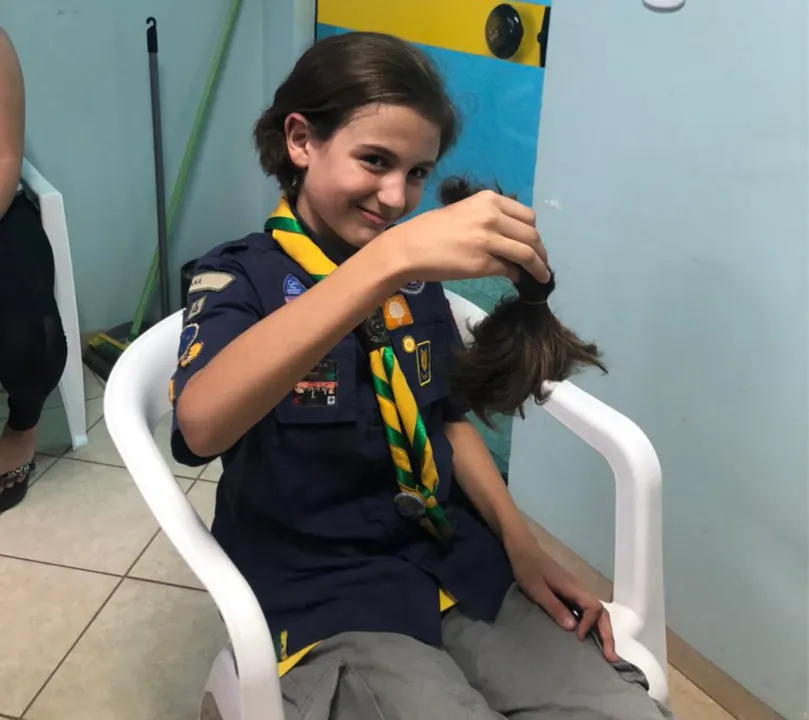 Menino de apenas 10 anos, corta o cabelo para transformar em peruca e ajudar pessoas com câncer