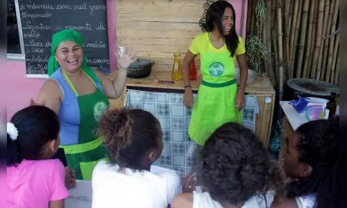 Chef ensina moradores de favelas do Rio a criarem pratos aproveitando 100% dos alimentos