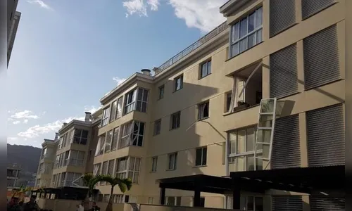 Bombeiros suspeitam que vazamento brusco de gás de cozinha causou explosão em Camboriú