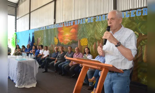 
							Apae de Jardim Alegre inaugura obras e recebe novos veículos
						
						