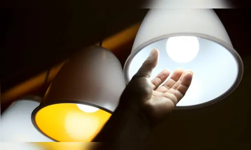 Aneel define bandeira vermelha e conta de luz fica mais cara em novembro
