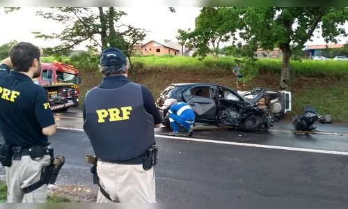 Três pessoas e dois cães ficam feridos após acidente, em Apucarana