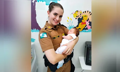 PM salva bebê engasgado com leite materno