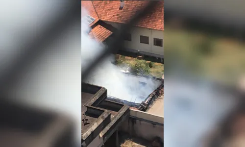 Incêndio na casa paroquial da igreja matriz de Arapongas mobiliza bombeiros; veja o vídeo