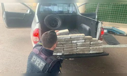 Polícia Rodoviária prende dupla com maconha em fundo falso de caminhonete