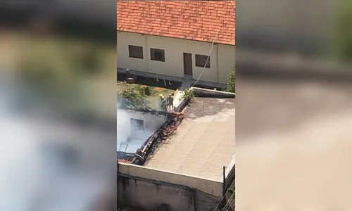 Perícia deverá indicar causa de incêndio em casa paroquial de Arapongas