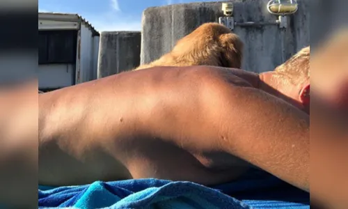 
							Xuxa posa sem parte de cima do biquíni e Instagram censura imagem
						
						