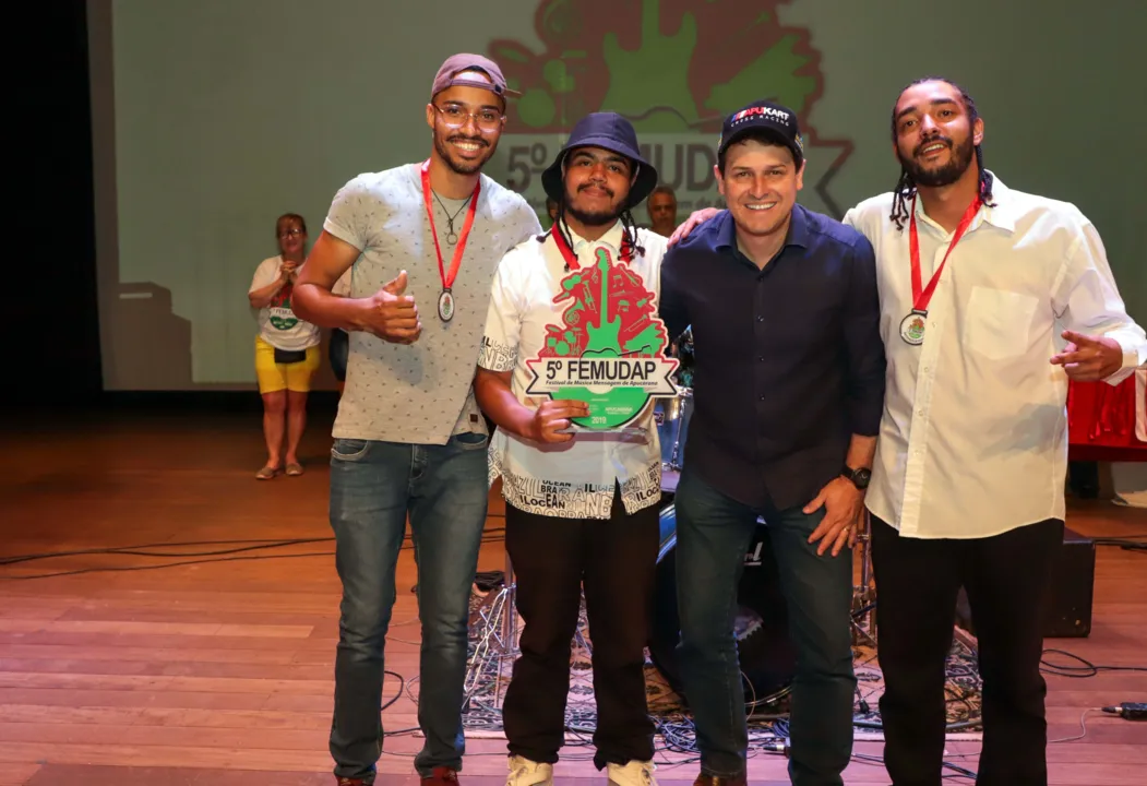 Os grandes vencedores da noite, com o prefeito Junior da Femac | Foto: Divulgação