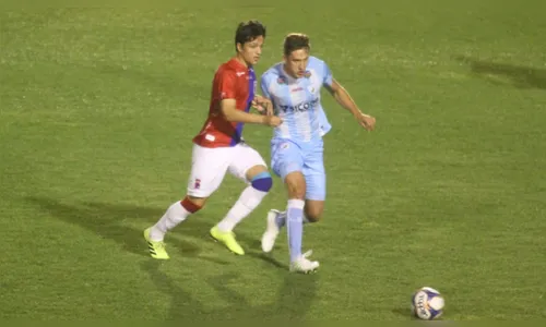 Paraná Clube muda a escalação, vence o Londrina e cola no G4