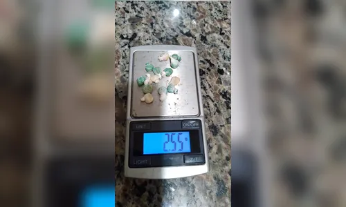 Adolescente é flagrado vendendo drogas no centro de Apucarana