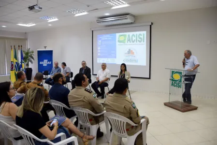 O seminário aconteceu no salão nobre da Acisi. (Foto: Ivan Maldonado)