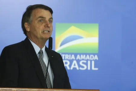 Bolsonaro ataca Globo e Witzel e nega envolvimento no caso Marielle