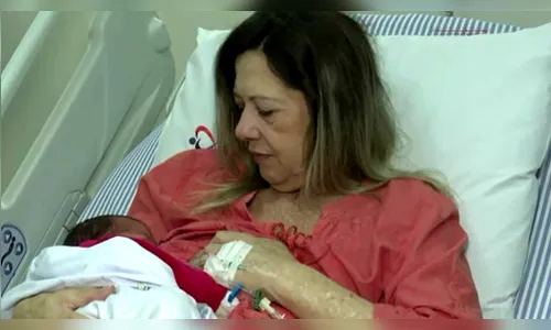 Mulher dá luz ao primeiro filho aos 61 anos, em Londrina