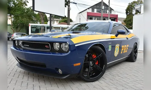 Dodge Challenger apreendido em ação contra tráfico será usado como veículo oficial da PRF, no Paraná