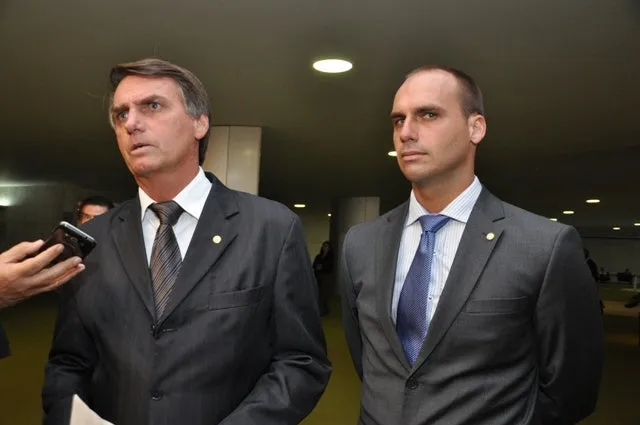 Eventual punição a Eduardo é 'perseguição política', afirma Bolsonaro