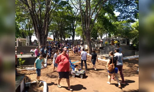 
						
							Movimento intenso no cemitério de Ivaiporã, Veja Vídeo
						
						