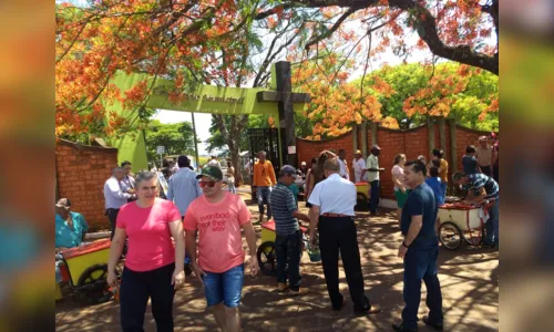 
						
							Movimento intenso no cemitério de Ivaiporã, Veja Vídeo
						
						