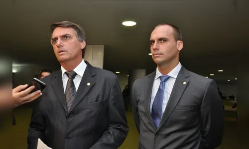 Eventual punição a Eduardo é 'perseguição política', afirma Bolsonaro