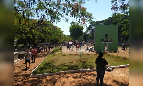 
						
							Movimento intenso no cemitério de Ivaiporã, Veja Vídeo
						
						