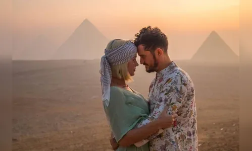 Katy Perry leva 64 amigos ao Egito para comemorar aniversário de 35 anos