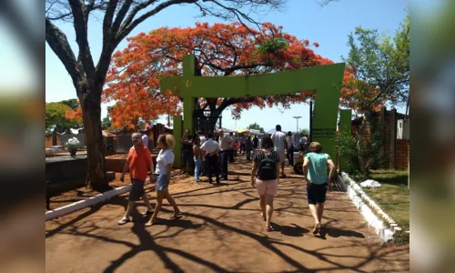 
						
							Movimento intenso no cemitério de Ivaiporã, Veja Vídeo
						
						