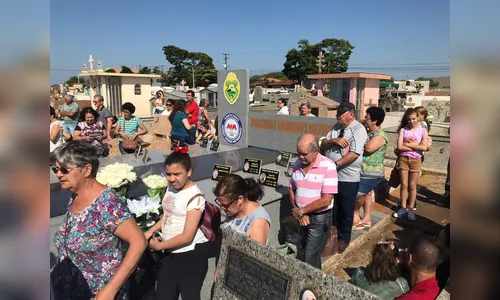 Mais de 25 mil pessoas devem passar pelos cemitérios de Apucarana; veja  como foi o movimento nesta manhã 