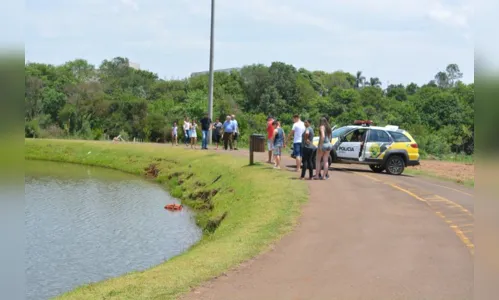 Corpo é encontrado boiando em  lago do Parque Municipal de Pitanga