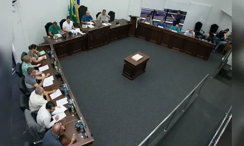 Câmara de Arapongas recebe pessoas que 'garimpam' materiais no Aterro Sanitário do município; veja vídeo
