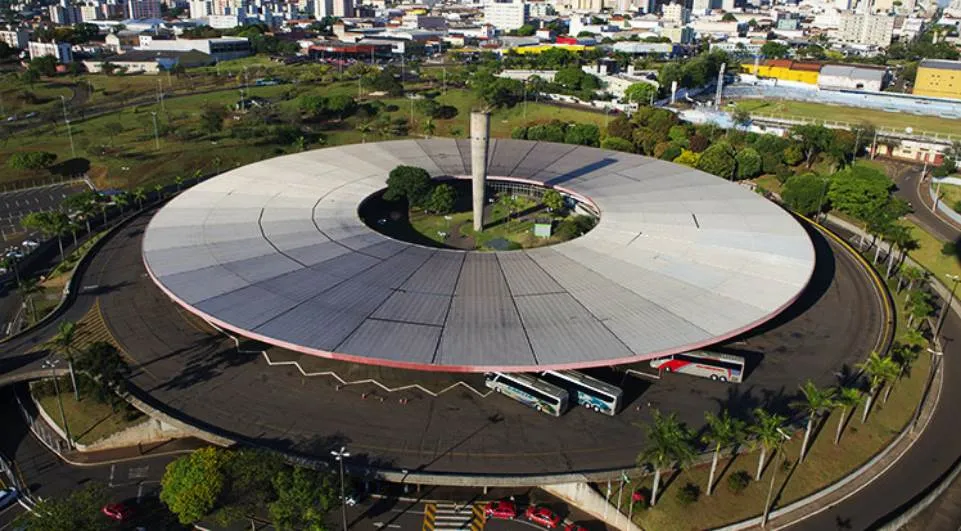 Projeto original da rodoviária de Londrina foi executado por Oscar Niemeyer, arquiteto mais famoso do Brasil