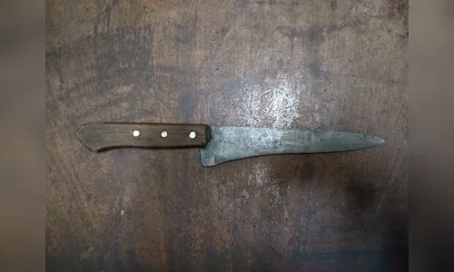 Homem é preso por ameaçar esposa com faca, em Apucarana