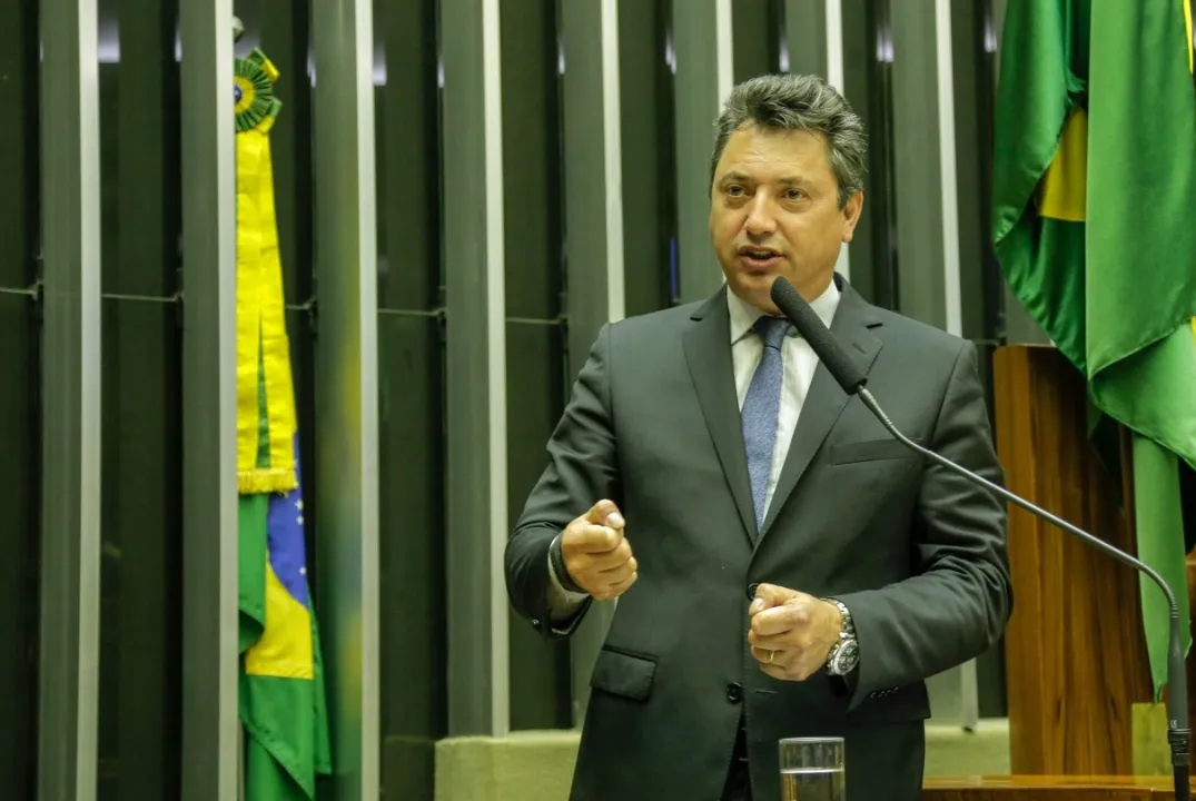Deputado Sérgio Souza critica critérios para extinguir municípios menores