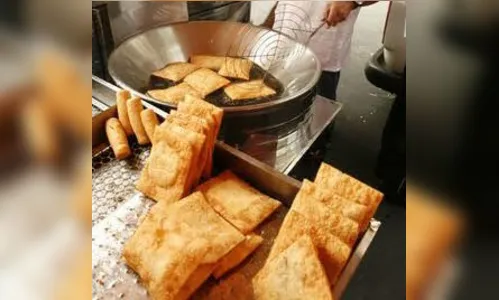 O PASTELEIRO E OS POLÍTICOS