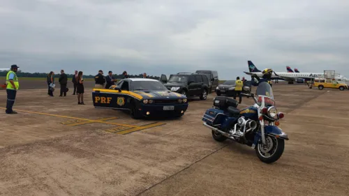 PRF estreia viatura Dodge Challenger durante escolta ministerial em Foz do Iguaçu 