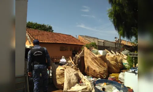 
						
							Guarda Ambiental apreende pássaros silvestres em cativeiro, em Arapongas
						
						