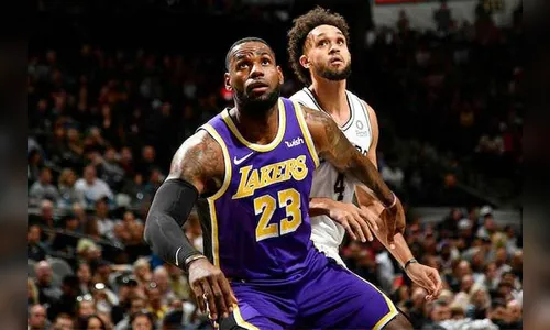Com 3º 'triple-double' consecutivo de LeBron, Lakers batem Bulls e lideram a NBA