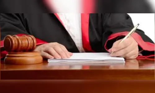 Em despacho, juiz chama homem de 'enrolão' e dispara contra advogada: 