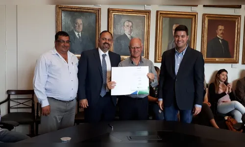 Prefeito de Godoy Moreira assina convênio para construção de Barracão Industrial