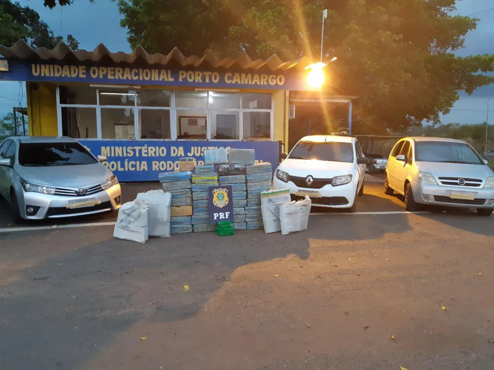 PRF prende seis pessoas com quase meia tonelada de maconha no Paraná