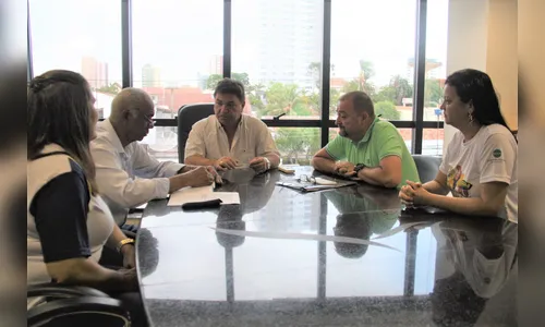 Reunião prepara a instalação da escola municipal militar em Arapongas