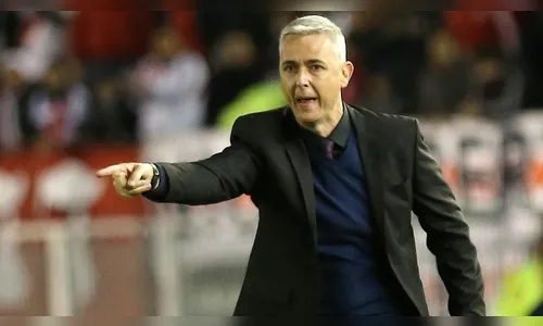 Corinthians confirma Tiago Nunes e Athletico usa mascote para ironizar contratação