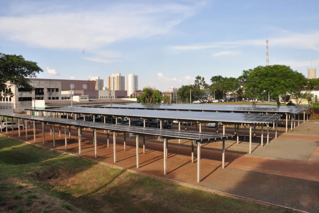 A Usina, que tem 1.020 placas solares, ocupa uma área de 2 mil metros quadrados . (Foto: AEN)