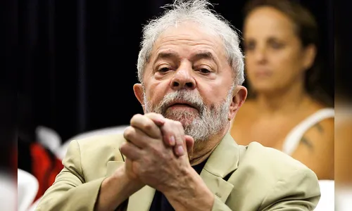 Ex-presidente Lula sai da prisão