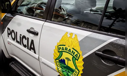 Jovens que pilotavam moto na contramão, sem capacete, reagem à abordagem policial dizendo que só obedecem a Deus